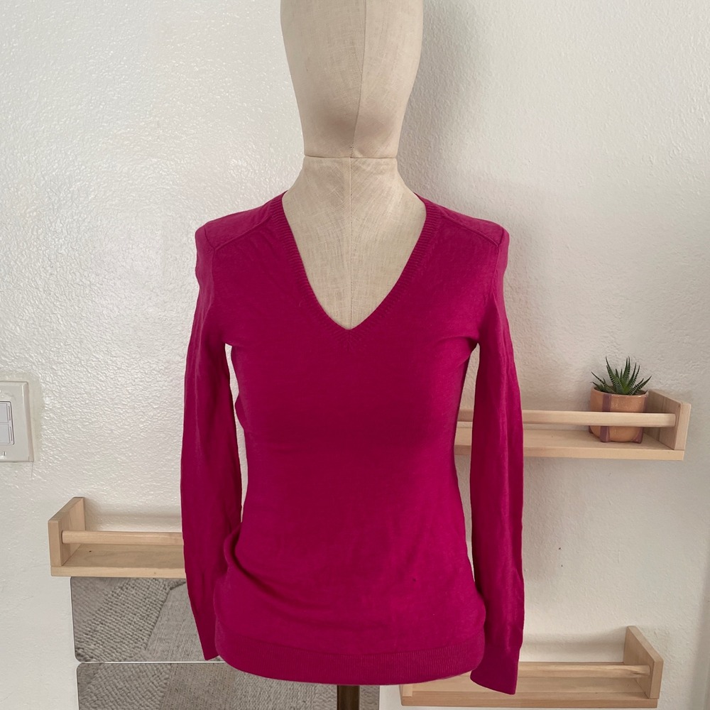 Banana Republic Superfine Merino Wool V-Neck Sweater Magenta Pink XS